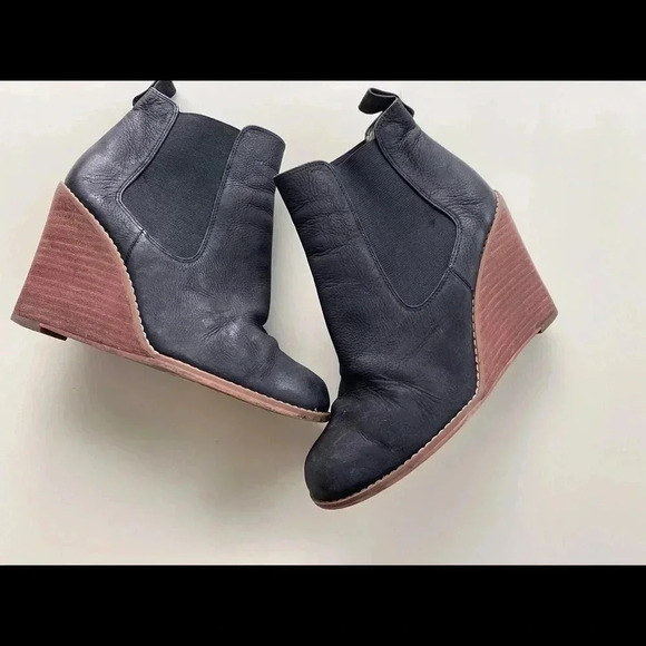 Hinge Tucker wedge booties - Picture 1 of 11